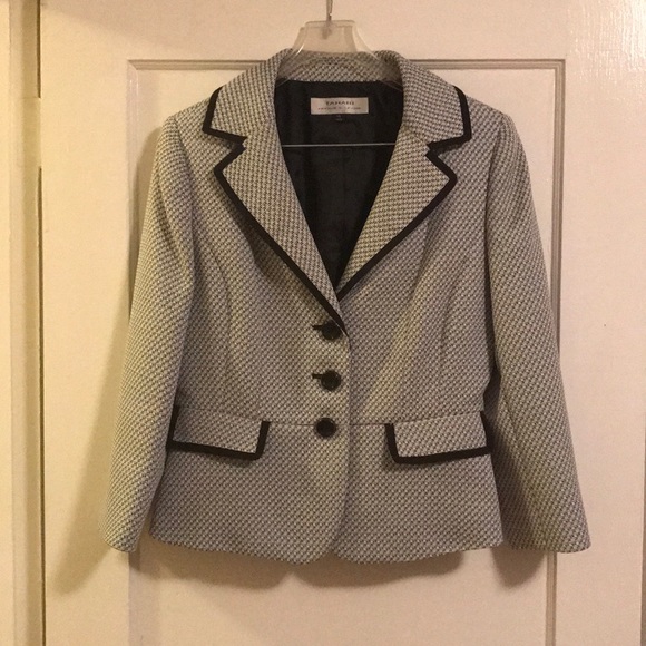 Tahari Jackets & Blazers - Tahari Textured White and Black Blazer